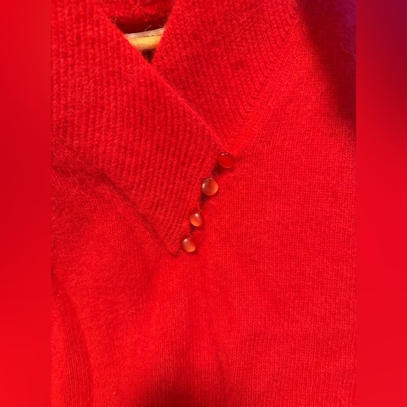 Yarnworks Red V-Neck Sweater Lambswool, Angora for Women
Size: M - Picture 7 of 9